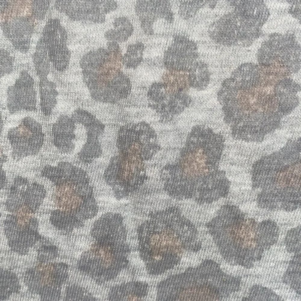 Colsie Leopard Cropped Sweatshirt!  - Picture 6 of 7